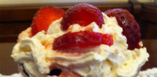 Le ricette di SoleLuna – Tra poco… Coppa di frutta con panna e ciccolato (VIDEO)