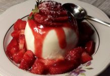 Le ricette di SoleLuna – Panna cotta con salsa e concassé di fragole