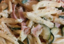 Casarecce con speck, zucchine, Philadelphia e parmigiano